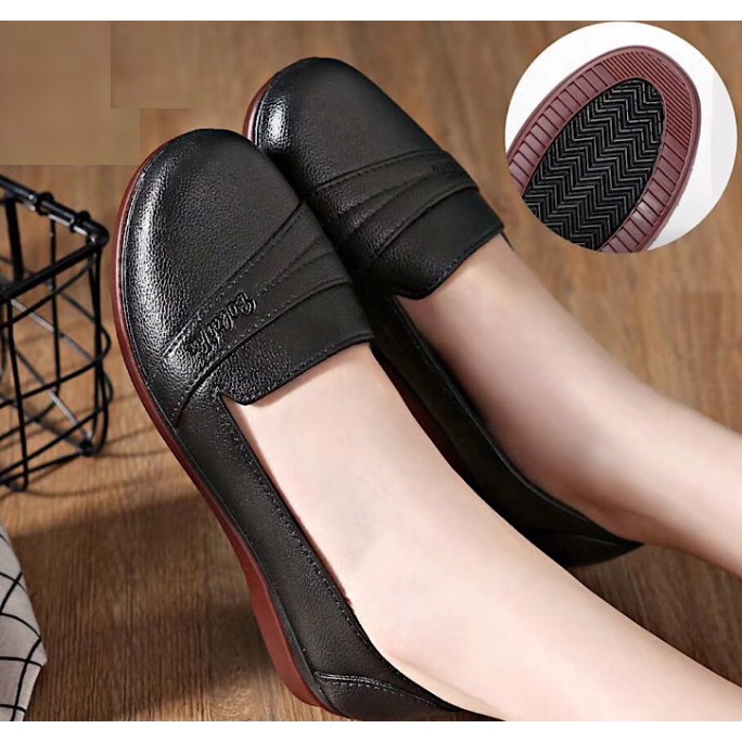 Giày búp bê nhựa mũi tròn