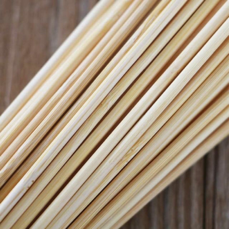 Que tre cắm hoa sáp