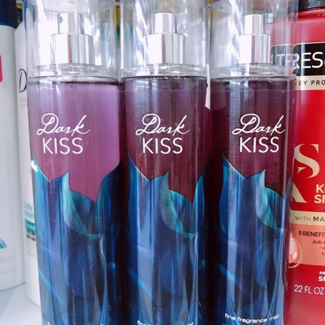 Xịt thơm toàn thân Bath & Body Works Dark Kiss 236ml