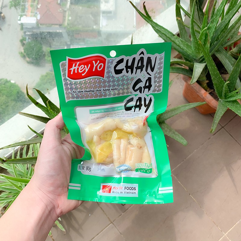 Chân gà cay xả ớt đồ ăn vặt Việt Nam siêu ngon gói 80g ZonZonFood | BigBuy360 - bigbuy360.vn