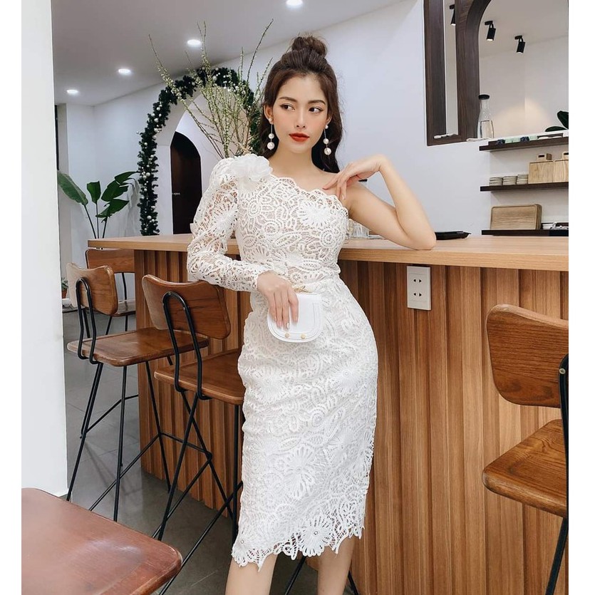 Đầm dự tiệc sang trọng - thiết kế ôm body, lệch vai, tay dài - Chất liệu: ren nhập cao cấp