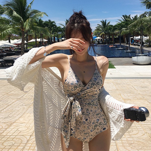 Bikini bộ bơi nữ đi biển hoạ tiết hoa lá | BigBuy360 - bigbuy360.vn