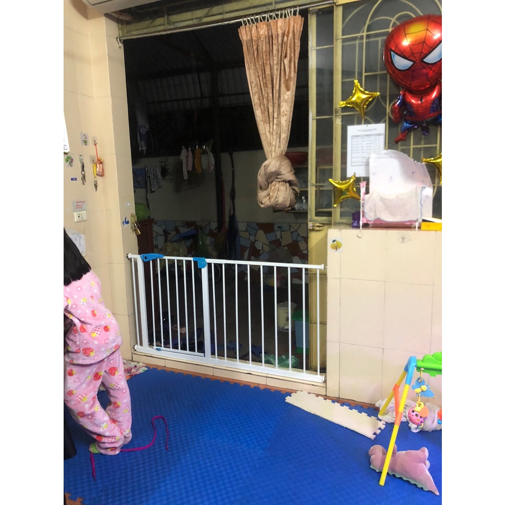 Thanh chắn cầu thang chắn cửa bảo vệ An Toàn cho bé không khoan đục Mô Mô Home