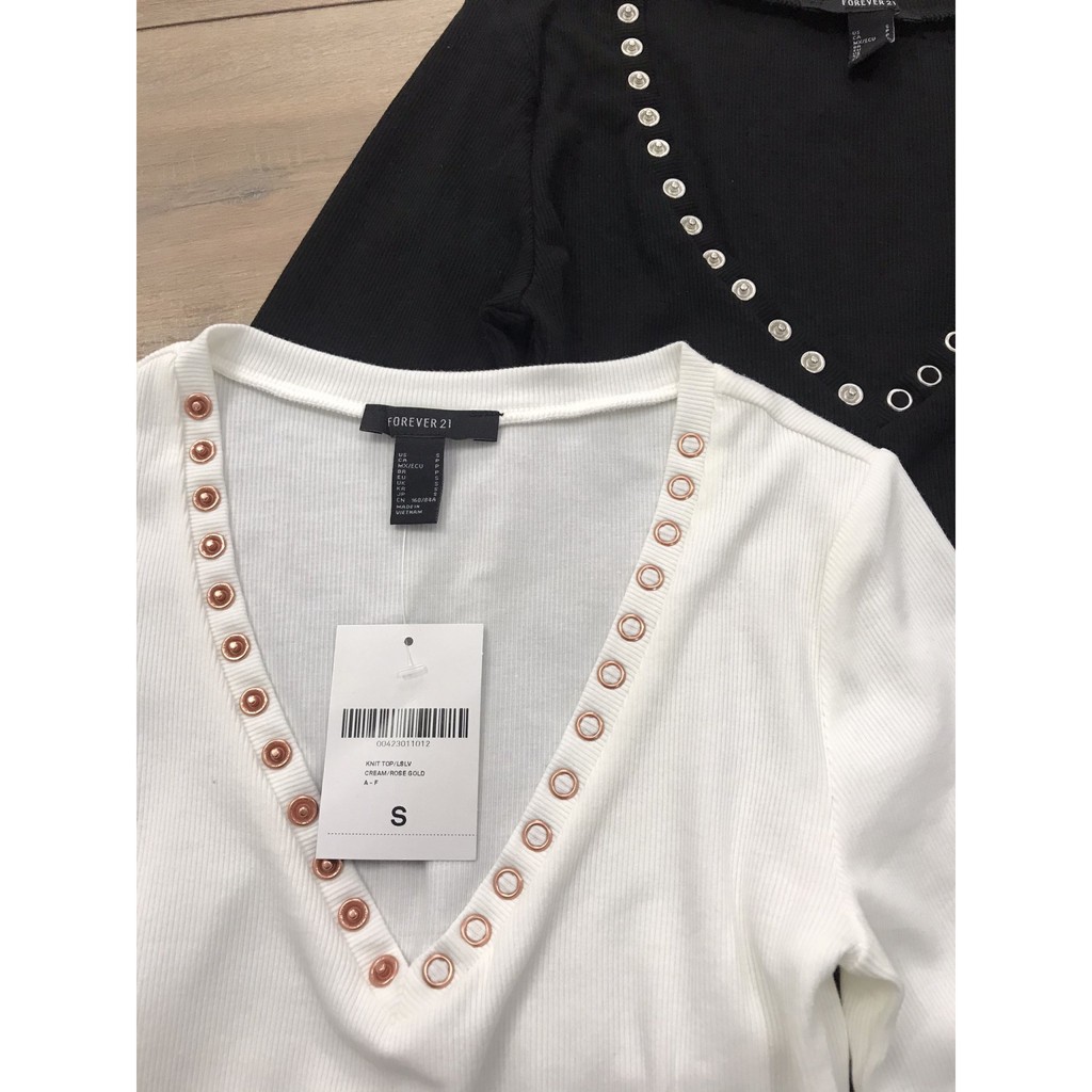 Áo thun cổ V tay dài