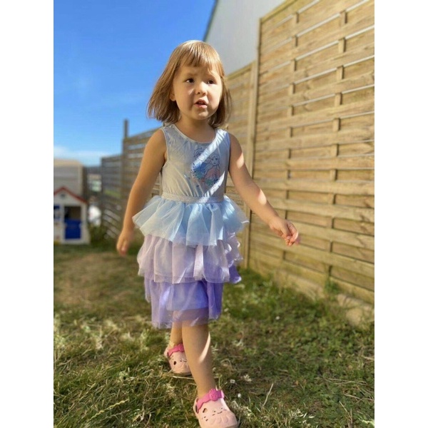 ĐẦM ELSA XUẤT DƯ XỊN CHO BÉ GÁI