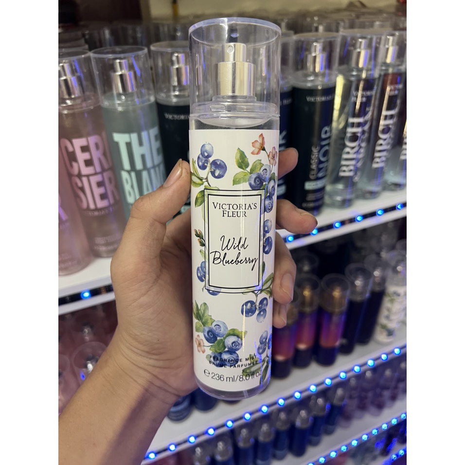Body mist, Xịt thơm Toàn thân Wild Blueberry 236ml Hương Viêt Quất nhẹ nhàng, thanh lịch