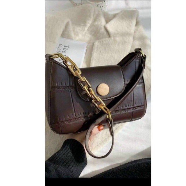 Túi kẹp nách da rắn phối nút thời trang