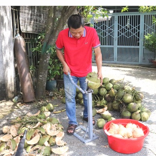 Dụng cụ lột vỏ dừa siêu khoẻ