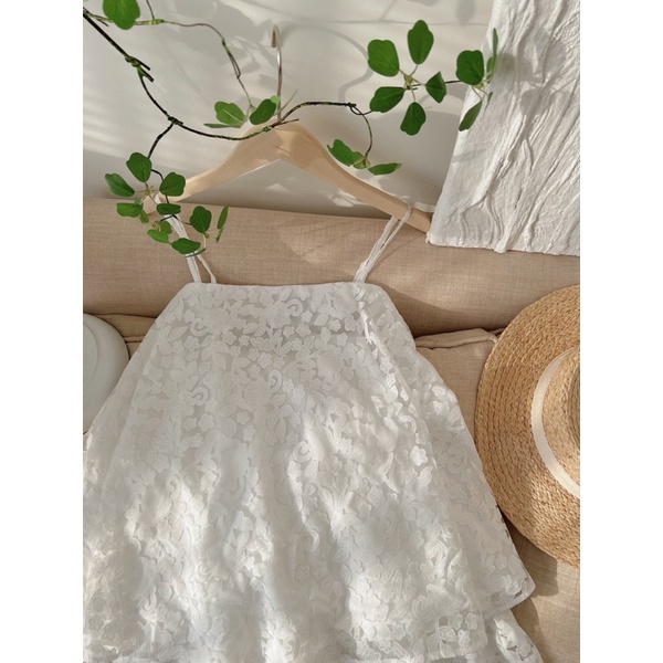 Set áo 2 dây + quần short ren hoa trắng
