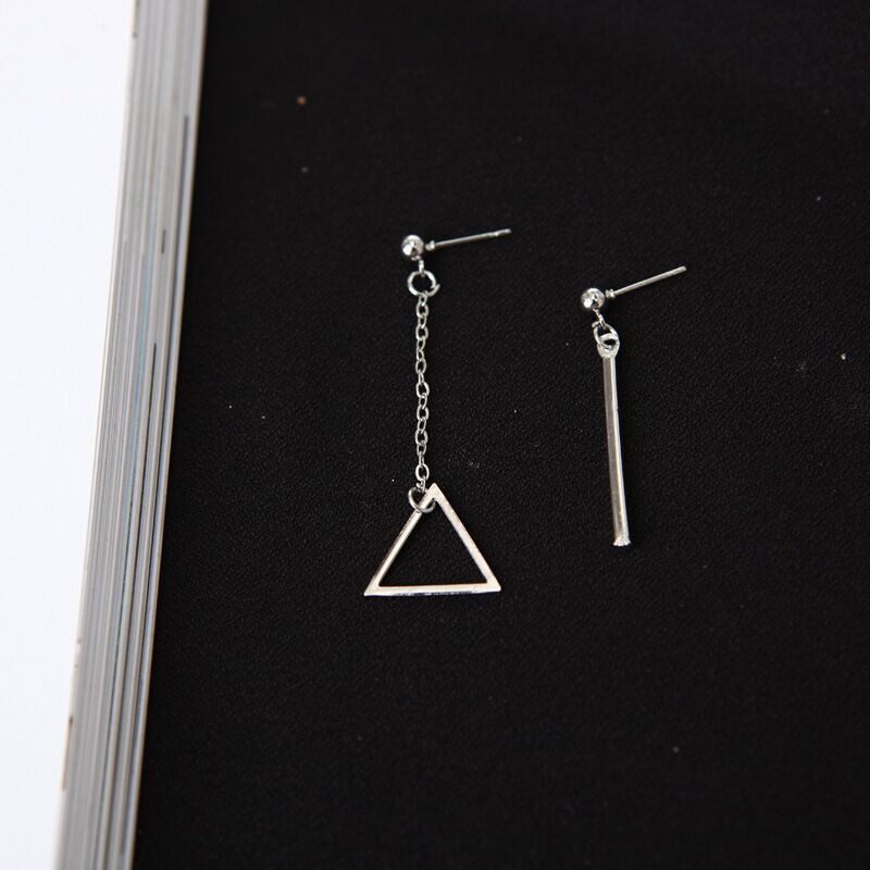 [Mã 153FASHIONSALE1 giảm 10K đơn 50K]Bông tai bất đối xứng tam giác MS68