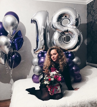 Set bóng bay trang trí tiệc sinh nhật tuổi 18 kích thước 32inch
