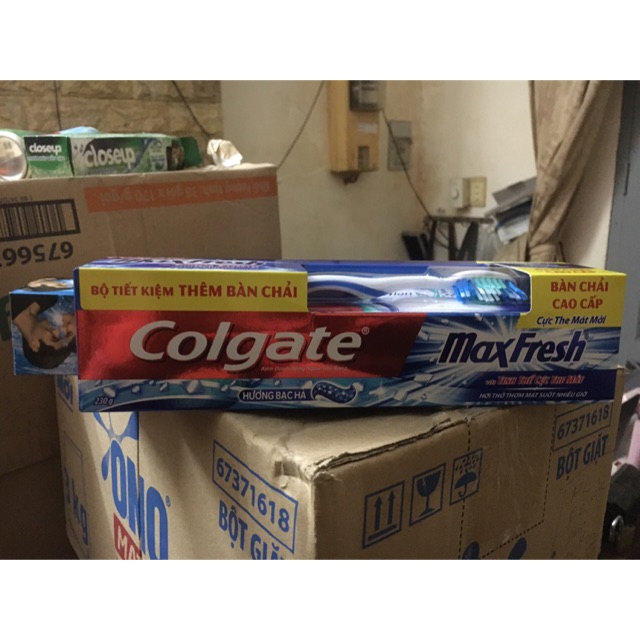 Kem Đánh Răng Colgate Maxfresh 230gr tang ban chai