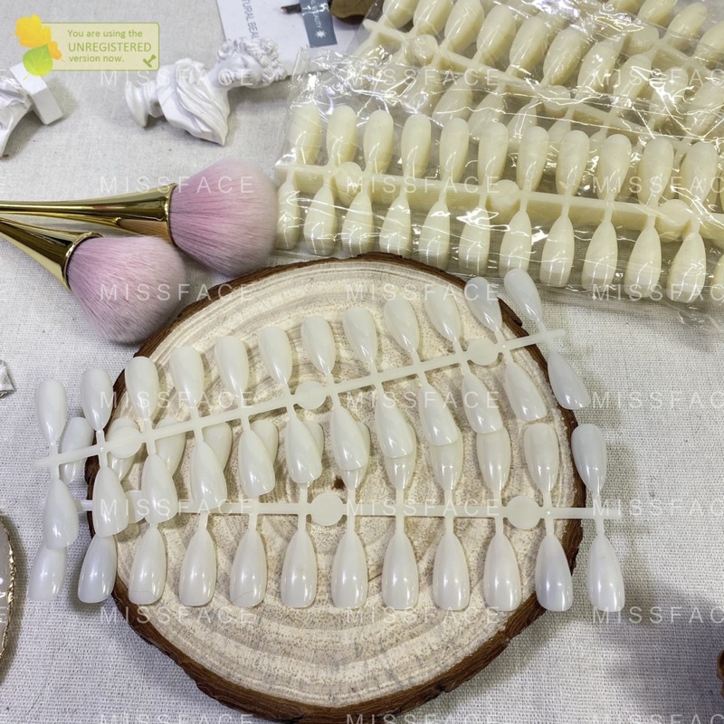 Móng bẻ - móng hạnh nhân làm mẫu , tập sơn