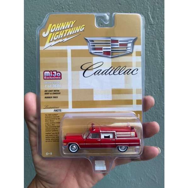 Johnny lightning - 1966 Cadillac Ambulance - Xe mô hình tỉ lệ 1/64