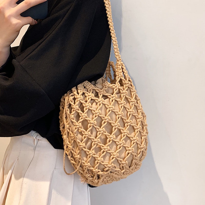 Túi xô đeo vai IELGY thiết kế khoét lỗ nhỏ gọn thời trang cho nữ