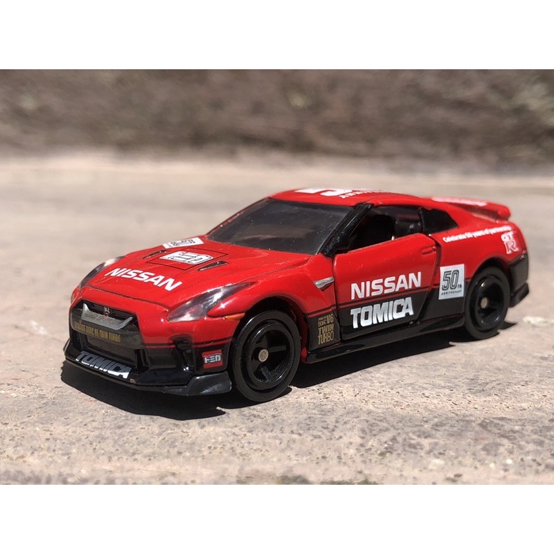 Xe Mô Hình TOMICA NISSAN GTR 1:64