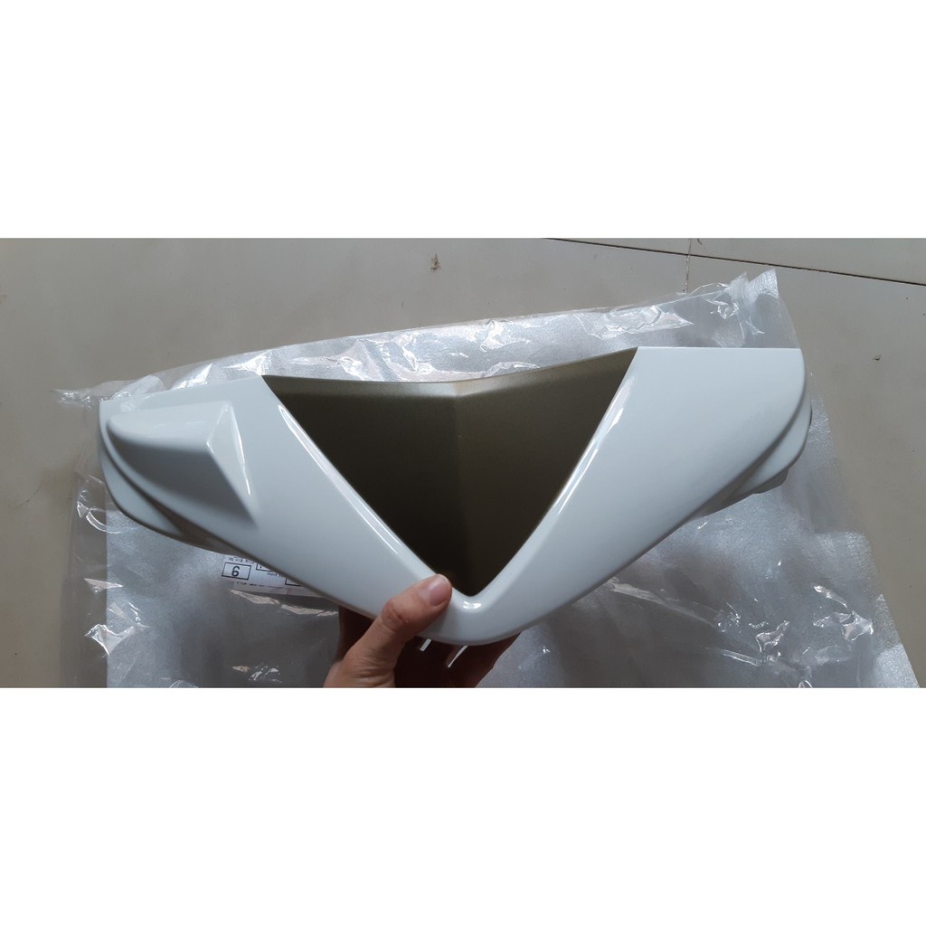 Ốp đầu trước (Nắp trước tay lái) Mio Ultimo - Maximo Trắng/Vàng sẫm mờ