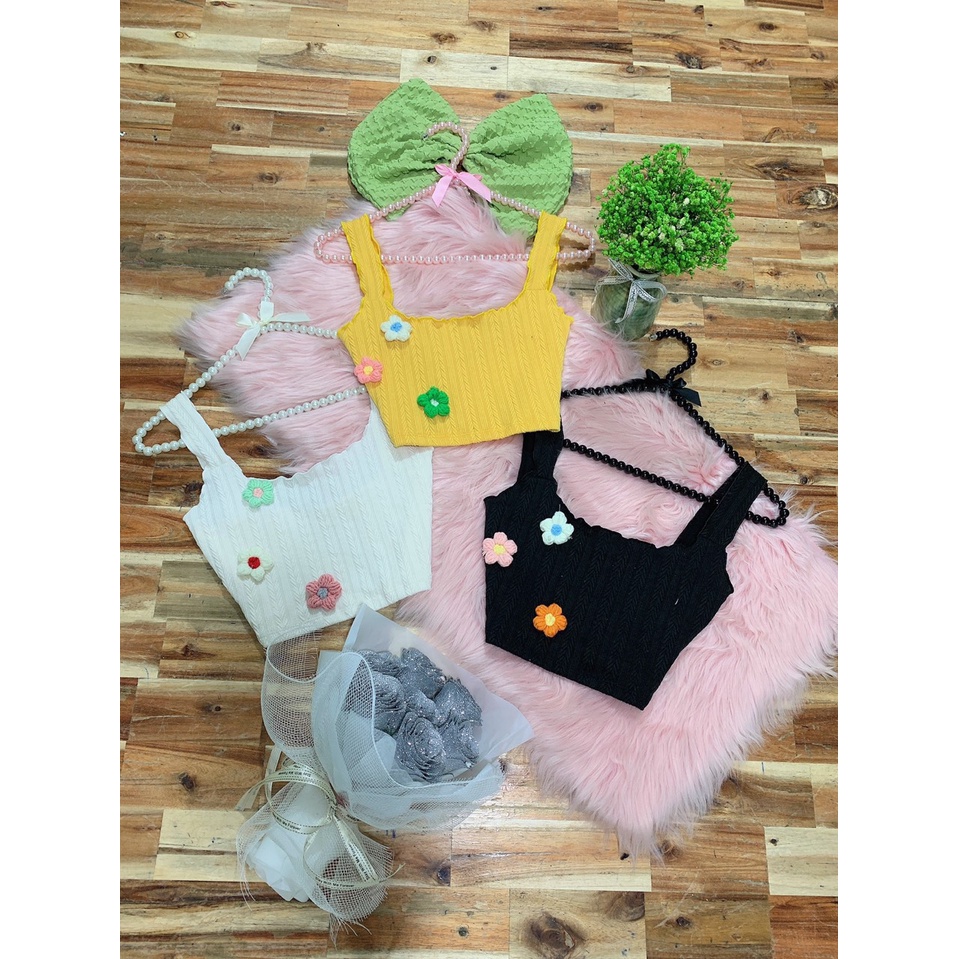 Áo 2 dây xốp đính 3 bông hoa nhỏ bên cực xinh , chất thun xốp dày dặn thy