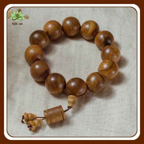 Vòng tay gỗ bách xanh thơm ngọt nhẹ nhàng thu hút tài lộc