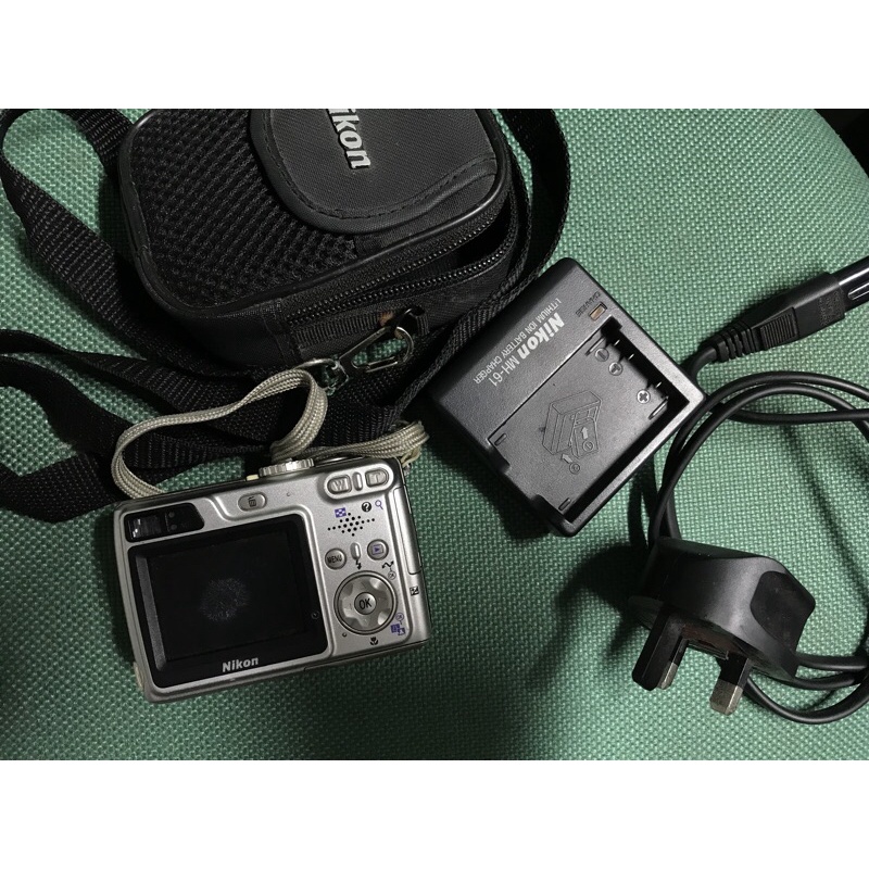 Máy ảnh máy quay phim Nikon 7900