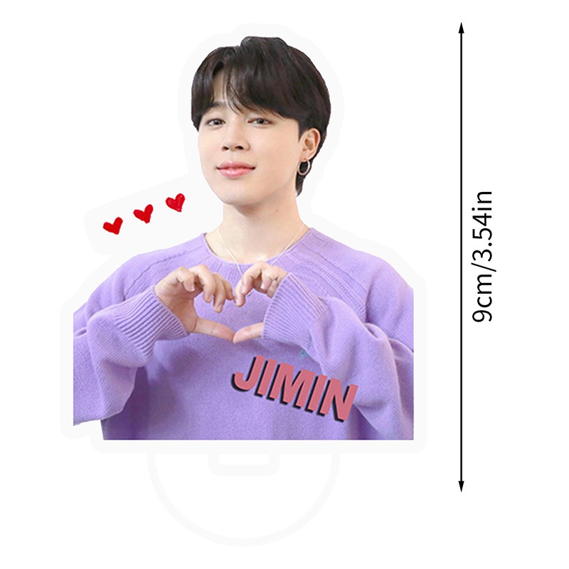 Giá đỡ trưng bày hình các thành viên trong nhóm nhạc Hàn Quốc BTS