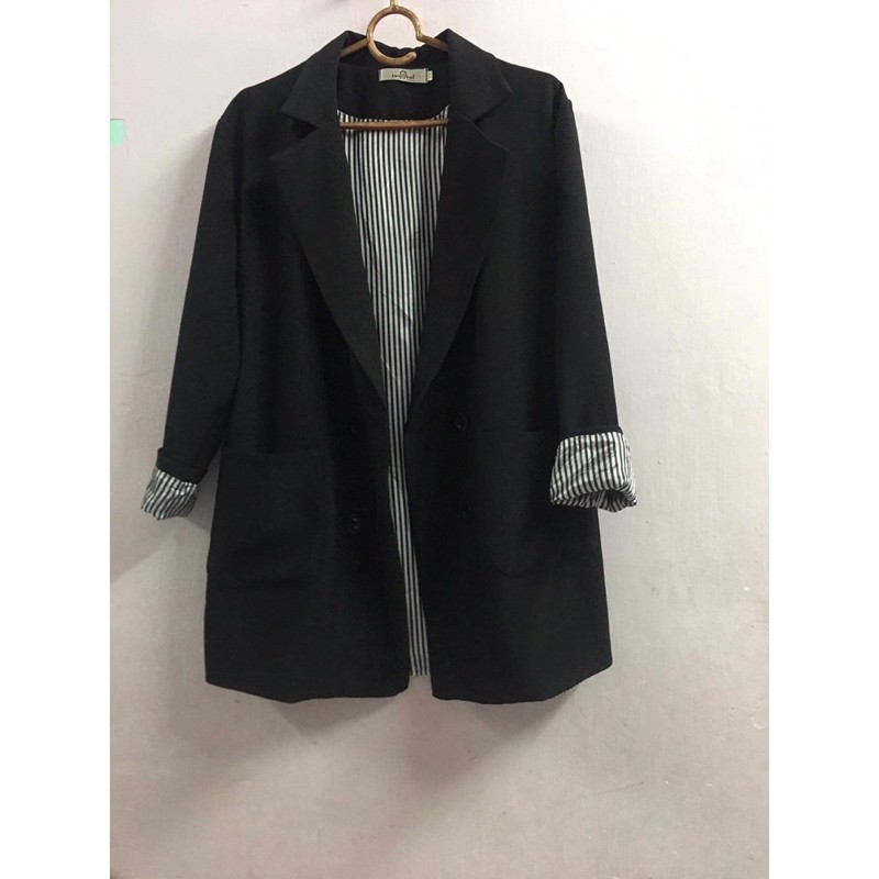 Áo vest / blazer dáng suông màu đen