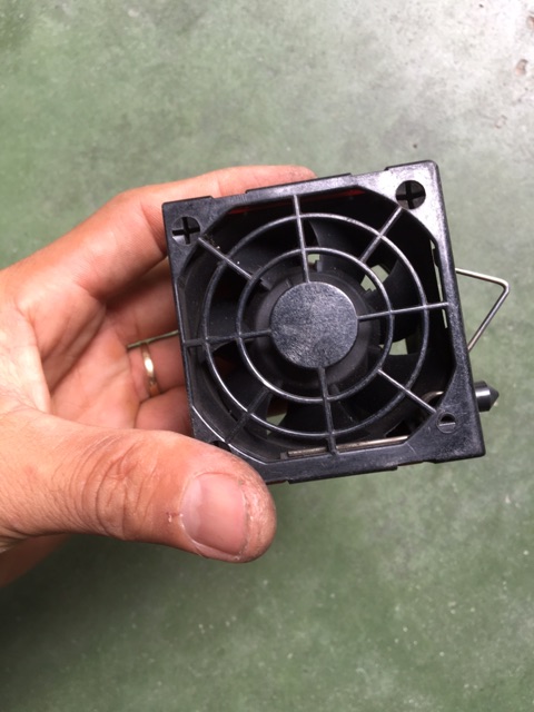 Quạt BL máy chủ dell 12v rất khoẻ đẹp với khung bảo vệ màu cam đỏ hoàn hảo