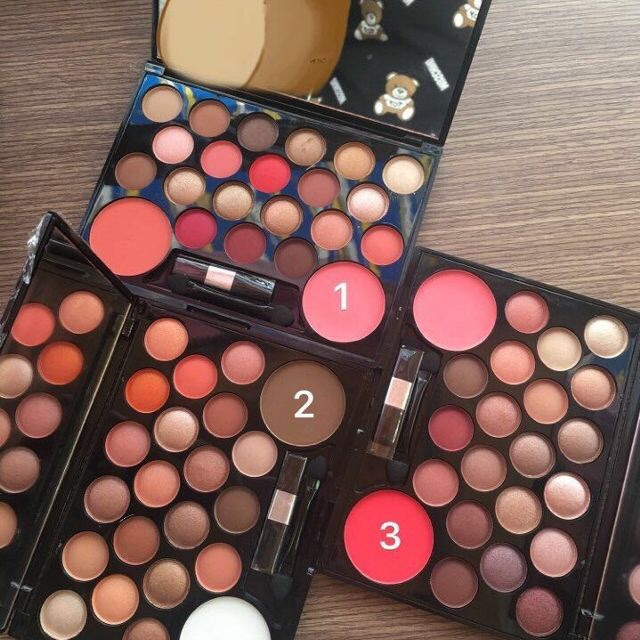 BẢNG PHẤN MẮT NOVO 22 ô