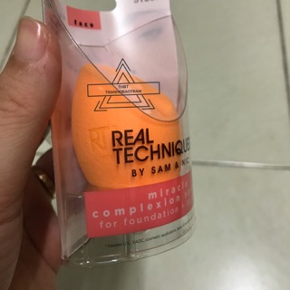 Bông mút trang điểm Real Techniques By Sam & Nic Miracle Complexion Sponge