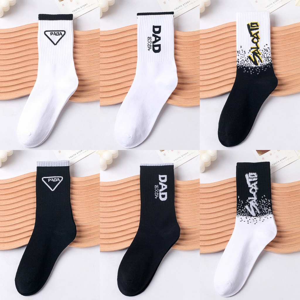 Vớ Tất cổ cao Nam Nữ hình mặt cười phong cách thể thao, năng động.