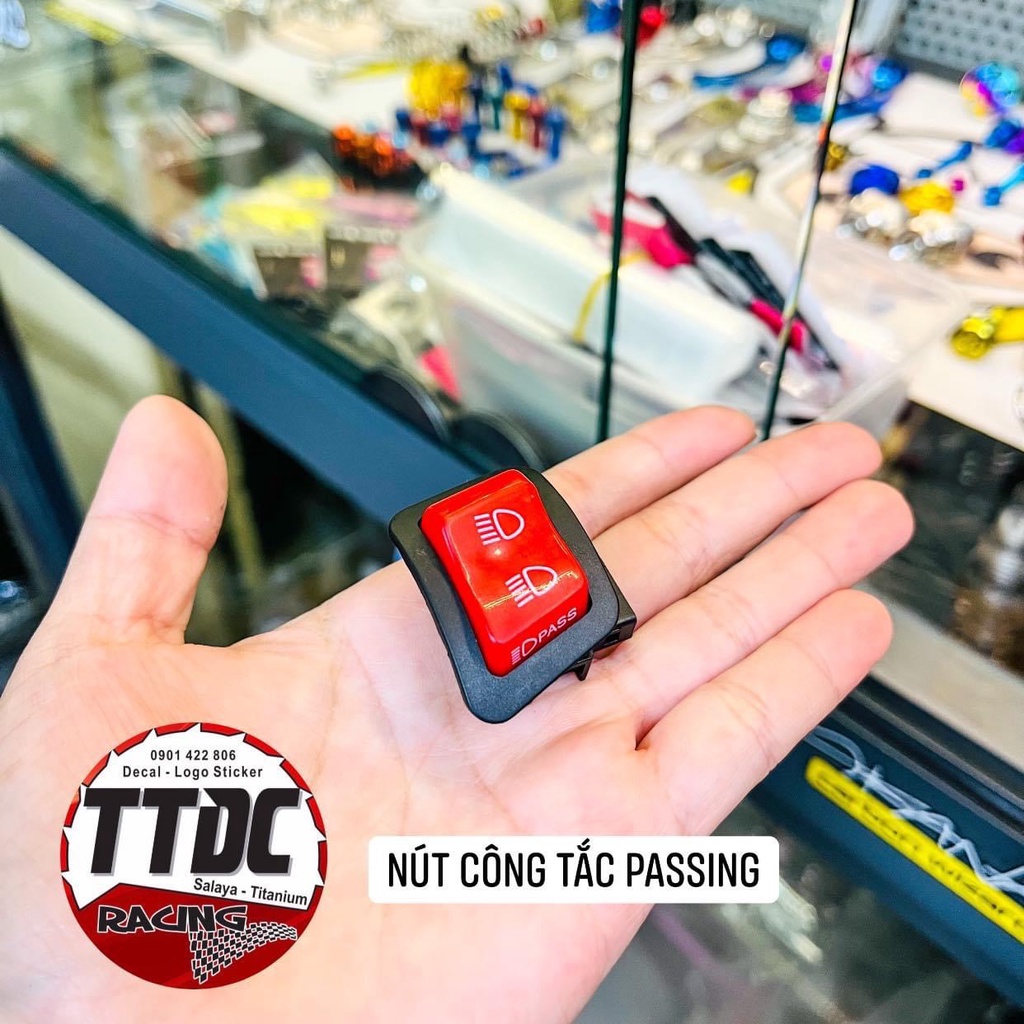 Nút công tắc đỏ gắn nhiều dòng xe