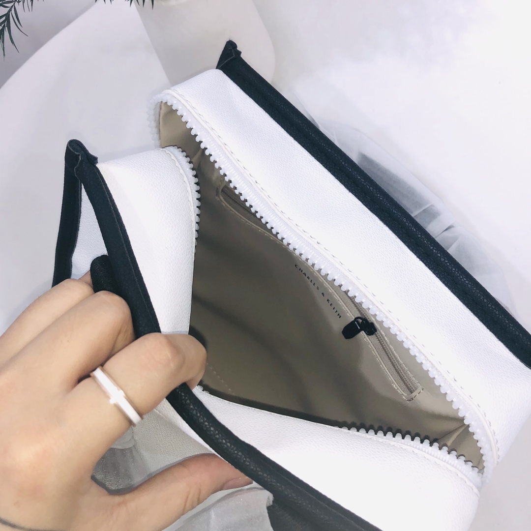 Charles and Keith Túi xách Zip Công suất lớn Túi tote Túi đeo vai nữ