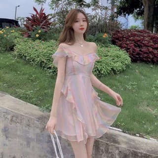 Combo váy trễ vai + váy hoa nhí dài tay
