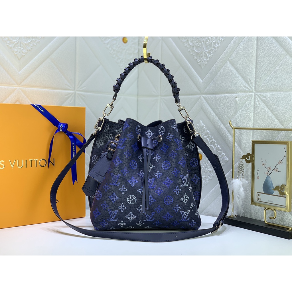 Túi xách đeo vai dây rút nữ Louis Vuitton LV kiểu dáng trẻ trung, năng động