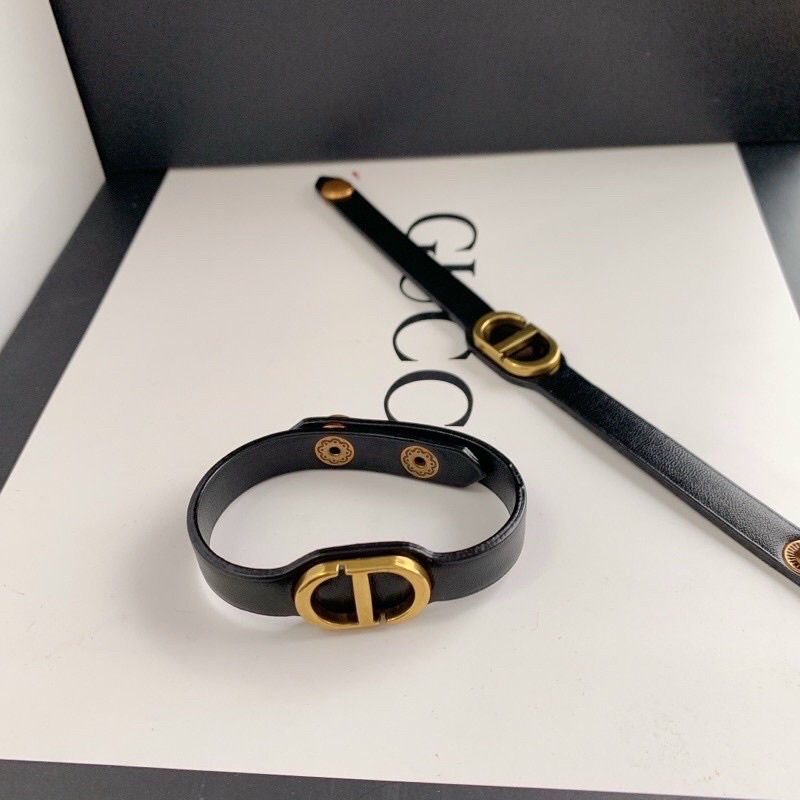 Vòng tay bản nhỏ, siêu xinh