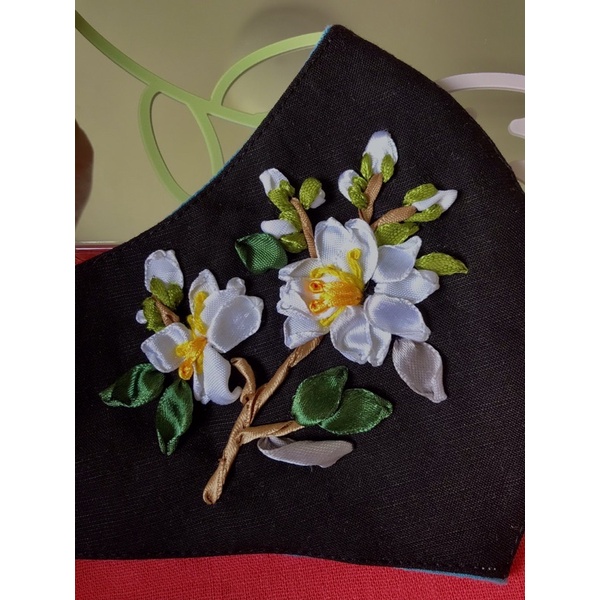 Khẩu trang thêu handmade