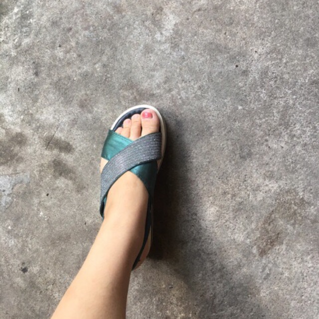 sandal kim tuyến