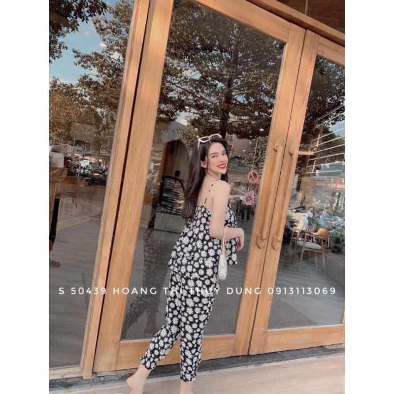 Set áo hai dây và quần họa tiết hoa