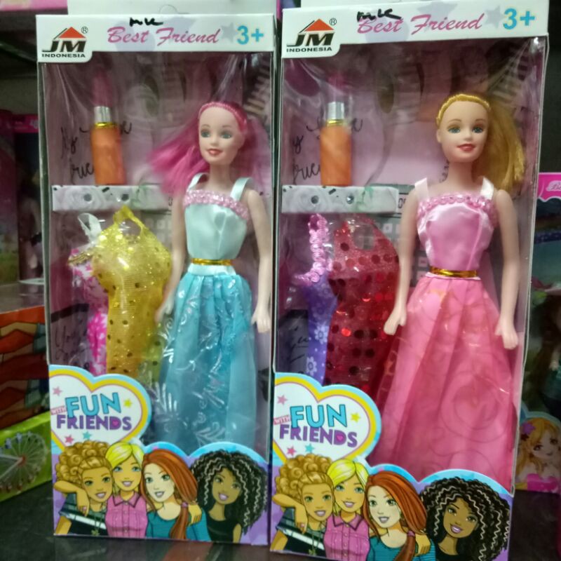 Búp Bê Barbie Với Son Môi Và Quần Áo Thay Đổi Độc Đáo