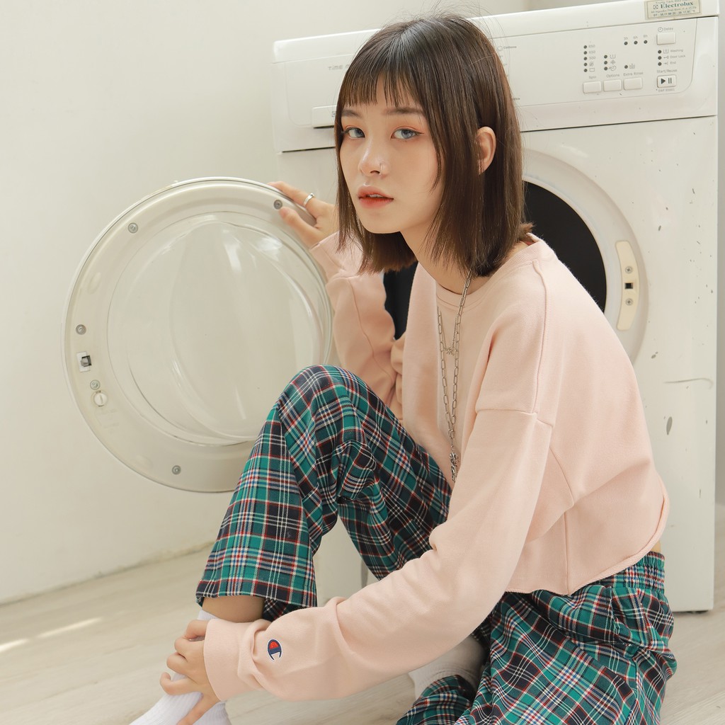 Áo Croptop Tay Dài Nữ Thêu Chữ Champion Form Đẹp-Đường Thêu Tỉ Mỉ-Chất Vải Nỉ Da Cá Thoải Mái-Màu Hồng Nhạt Dễ Phối Đồ