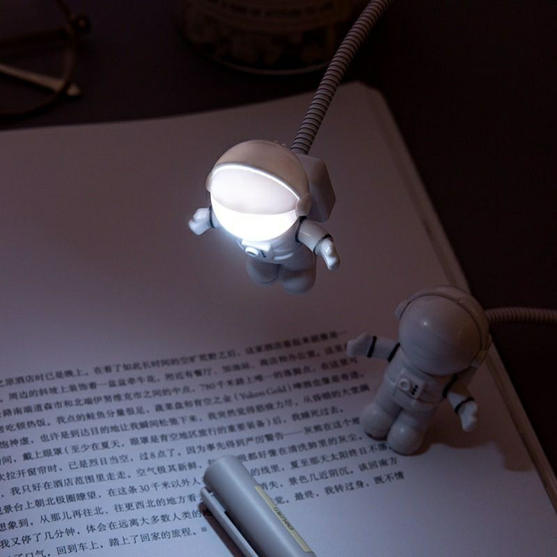 USB LED NHÀ DU HÀNH VŨ TRỤ