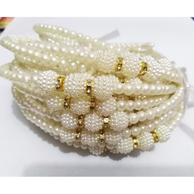 Combo 12 cây cài tóc thời trang màu trắng đính hạt y hình. Hình shop tự chụp nha các bạn. Giá 190k/12 cây.