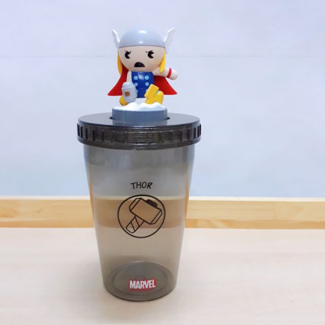 1 ly + 1 Nắp gắn Topper Chibi (Thor, Hulk, Spider-Man, IronMan)