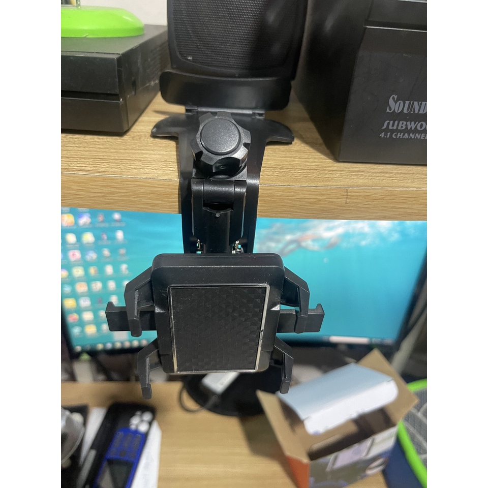 Giá đỡ kẹp điện thoại vô lăng để trên xe hơi ô tô xoay 360 độ chống rung treo đa điểm gương chiếu hậu {CHẤT LƯỢNG CAO}
