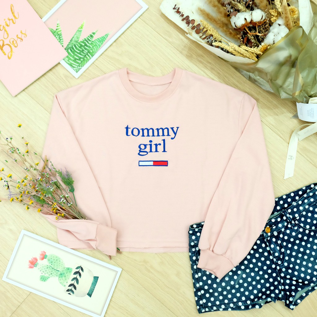 Tommy Girl Áo Sweater Croptop Thêu Chữ Tommy Phối Màu Xinh Xắn Cho Nữ