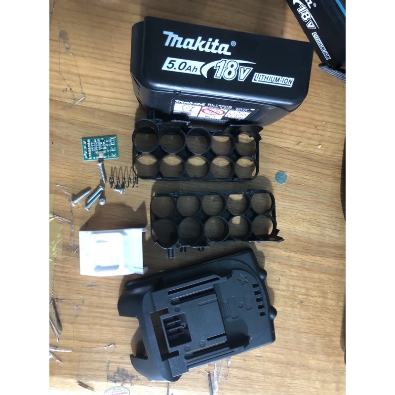 võ makita 18v có led như zin