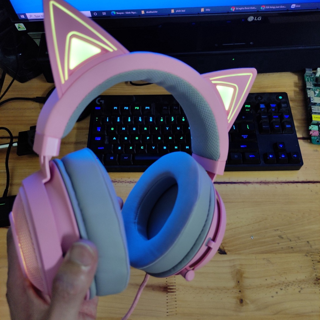 Tai nghe mèo chụp tai Razer Kraken Kitty Chroma Quartz màu hồng nữ tính - Hàng chính hãng