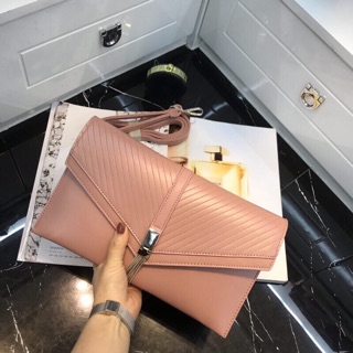 Clutch dự tiệc khoá tua rua (chat vs shop trc khi đặt)