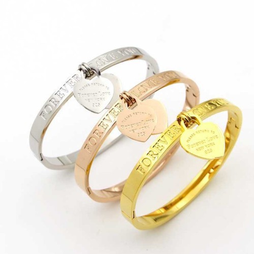 Vòng Tay Trái Tim Tòn Ten Titan Ko Đen TT 2262