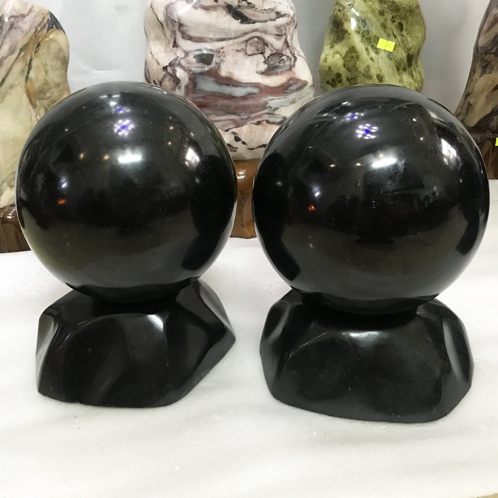 Quả cầu bi đường kính 13 cm đá tự nhiên đen bóng (đá thật) của Việt Nam cho người mạng Mộc và Thủy (nhiều size) | BigBuy360 - bigbuy360.vn